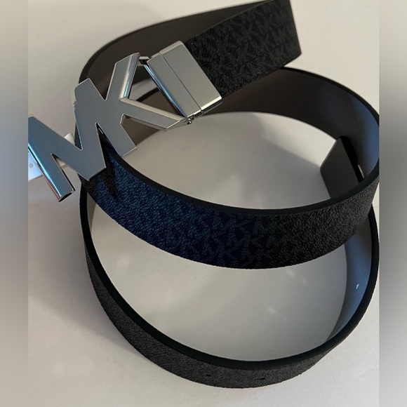 New MICHAEL KORS Twist Reversible Mk Logo Black Grey BELT Size Xtra Large - Picture 8 of 16